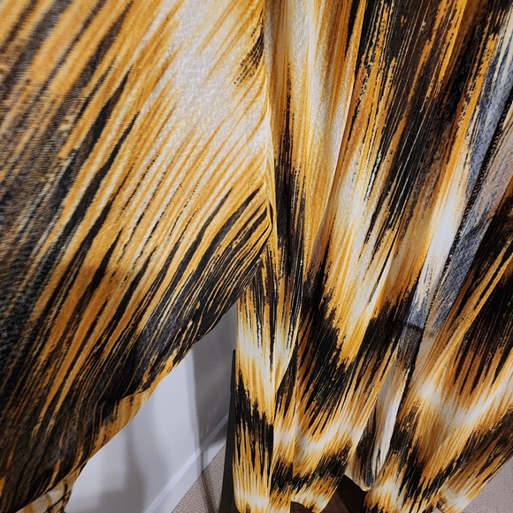 Long sleeve yellow and black jacket - Picture 4 of 6